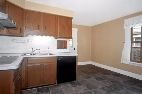 Kitchen - 194 Moross, Grosse Pointe Farms, MI 48236 photo 1 of 4