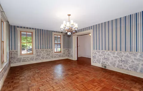Dining - 194 Moross, Grosse Pointe Farms, MI 48236 photo 2 of 4