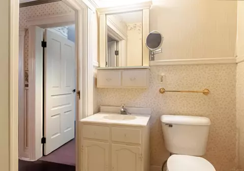 Bath - 194 Moross, Grosse Pointe Farms, MI 48236 photo 5 of 5