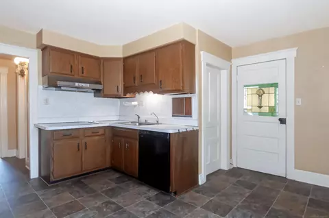 Kitchen - 194 Moross, Grosse Pointe Farms, MI 48236 photo 2 of 4