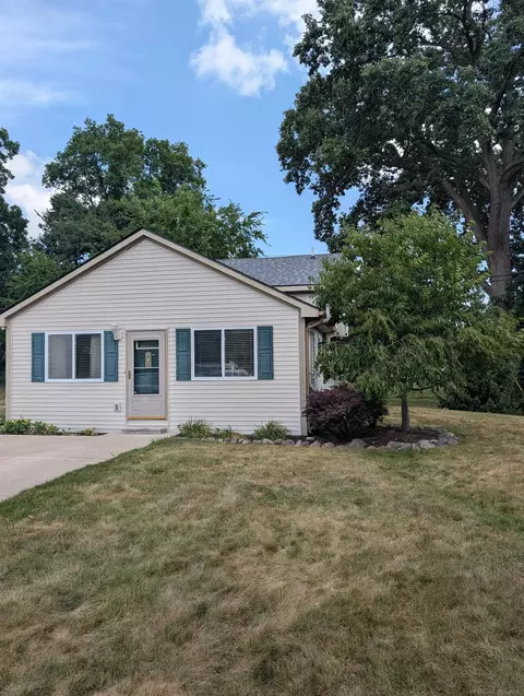 901 S Winding, Waterford, MI 48328