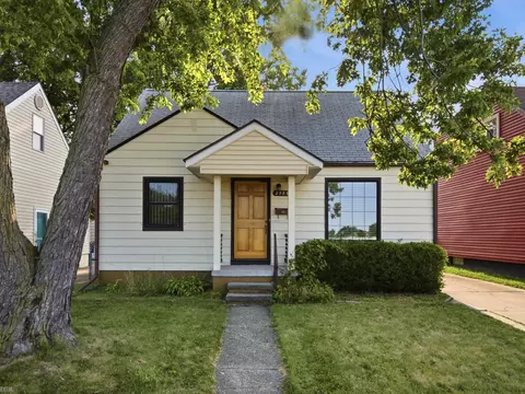 29850 John J, Roseville, MI 48066