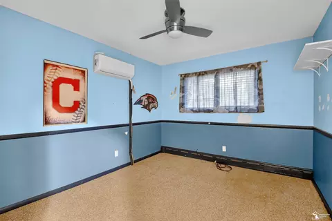 Bedroom - 7993 Mohawk Trl, Temperance, MI 48182 photo 2 of 3