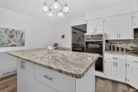 Kitchen - 7993 Mohawk Trl, Temperance, MI 48182 photo 1 of 3
