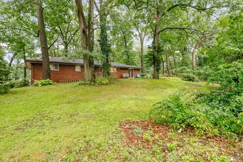 Exterior - 7993 Mohawk Trl, Temperance, MI 48182 photo 4 of 7