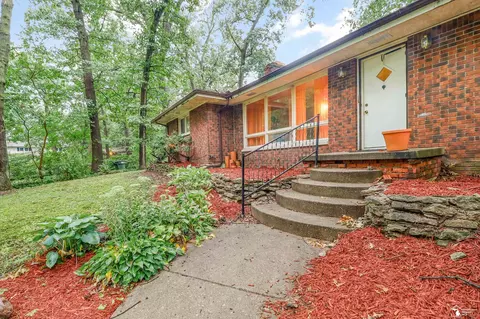 Exterior - 7993 Mohawk Trl, Temperance, MI 48182 photo 6 of 7