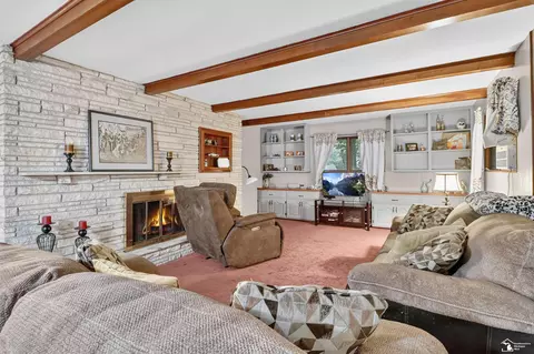 Living - 7993 Mohawk Trl, Temperance, MI 48182 photo 1 of 3