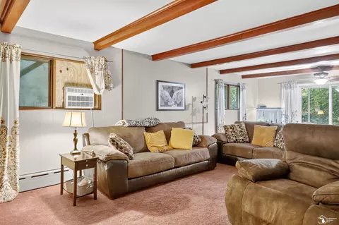 Living - 7993 Mohawk Trl, Temperance, MI 48182 photo 2 of 3