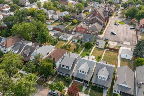 View/Area - 1445 Lakepointe, Grosse Pointe Park, MI 48230 photo 3 of 4