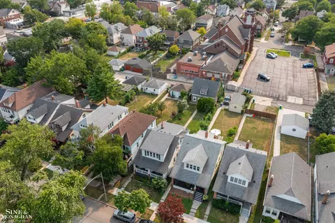 View/Area - 1445 Lakepointe, Grosse Pointe Park, MI 48230 photo 3 of 5