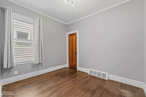 Bedroom - 1445 Lakepointe, Grosse Pointe Park, MI 48230 photo 3 of 8