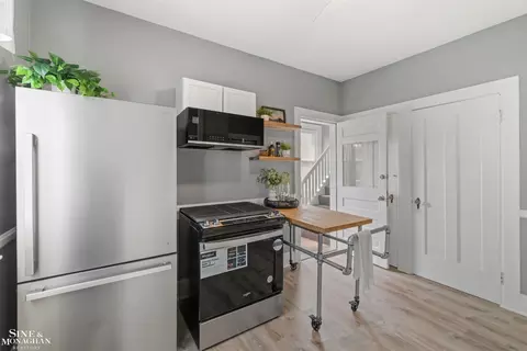Kitchen - 1445 Lakepointe, Grosse Pointe Park, MI 48230 photo 4 of 6