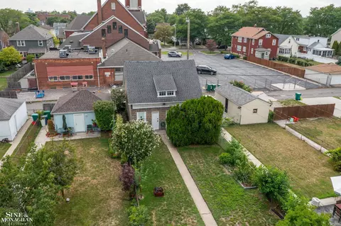 View/Area - 1445 Lakepointe, Grosse Pointe Park, MI 48230 photo 1 of 4