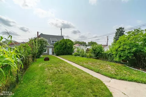 Exterior - 1445 Lakepointe, Grosse Pointe Park, MI 48230 photo 6 of 23