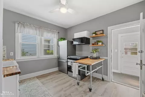 Kitchen - 1445 Lakepointe, Grosse Pointe Park, MI 48230 photo 1 of 6