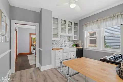 Kitchen - 1445 Lakepointe, Grosse Pointe Park, MI 48230 photo 2 of 6