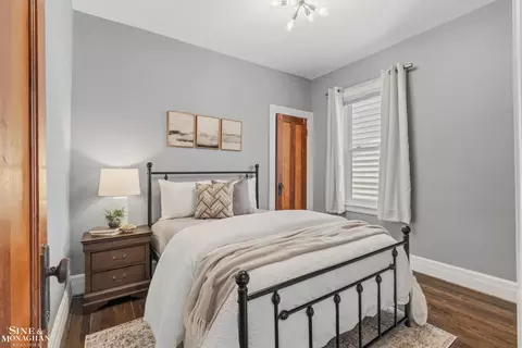 Bedroom - 1445 Lakepointe, Grosse Pointe Park, MI 48230 photo 1 of 8