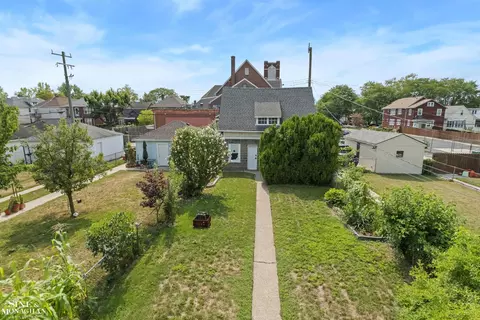 Exterior - 1445 Lakepointe, Grosse Pointe Park, MI 48230 photo 11 of 23