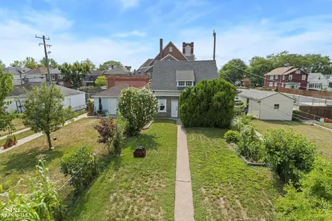 Exterior - 1445 Lakepointe, Grosse Pointe Park, MI 48230 photo 9 of 22