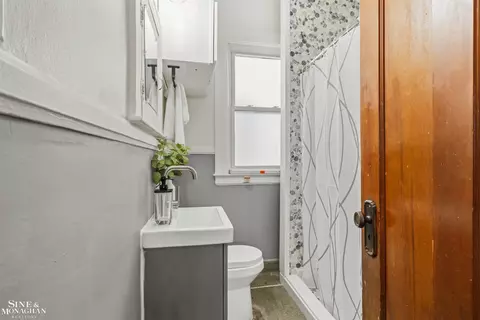 Bath - 1445 Lakepointe, Grosse Pointe Park, MI 48230 photo 1 of 3