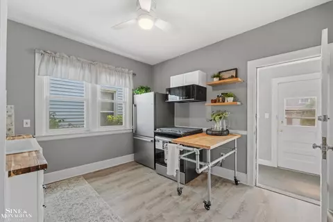 Kitchen - 1445 Lakepointe, Grosse Pointe Park, MI 48230 photo 1 of 6