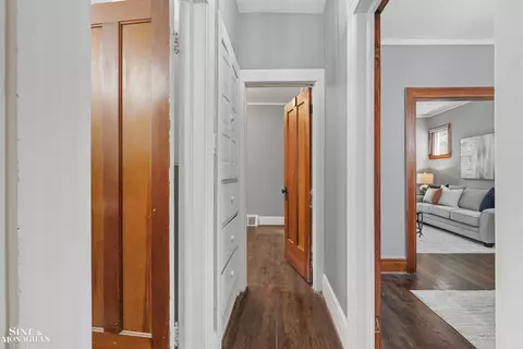 Entry Way - 1445 Lakepointe, Grosse Pointe Park, MI 48230 photo 2 of 8