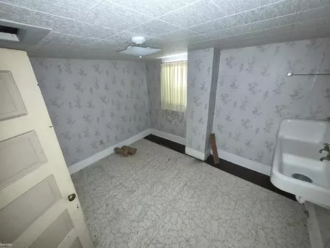 Bedroom - 662 Hall, Flint, MI 48503 photo 2 of 6