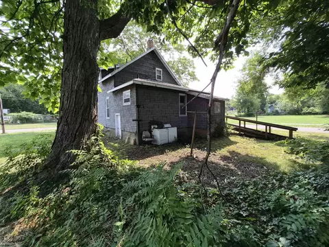 Exterior - 662 Hall, Flint, MI 48503 photo 9 of 16