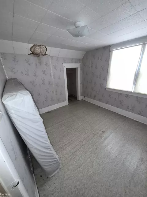 Bedroom - 662 Hall, Flint, MI 48503 photo 4 of 6