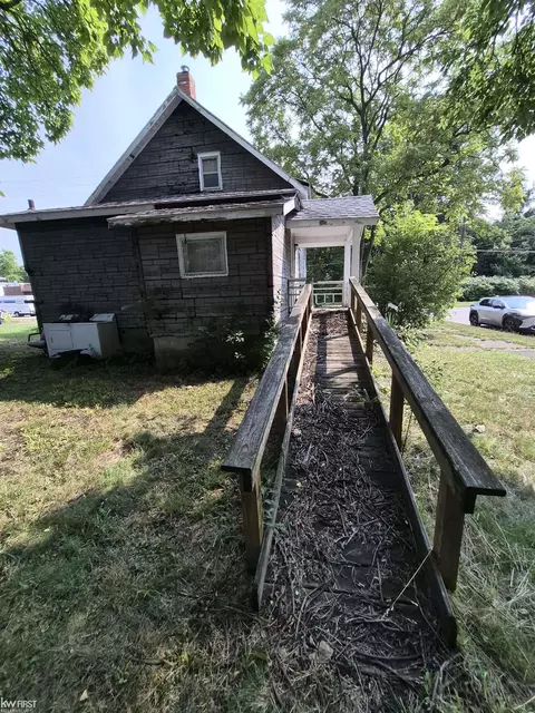 Exterior - 662 Hall, Flint, MI 48503 photo 11 of 16