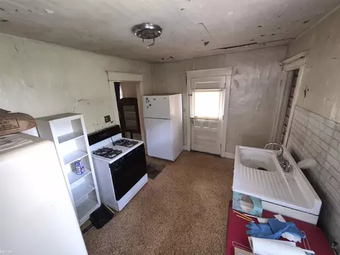 Kitchen - 662 Hall, Flint, MI 48503 photo 2 of 2