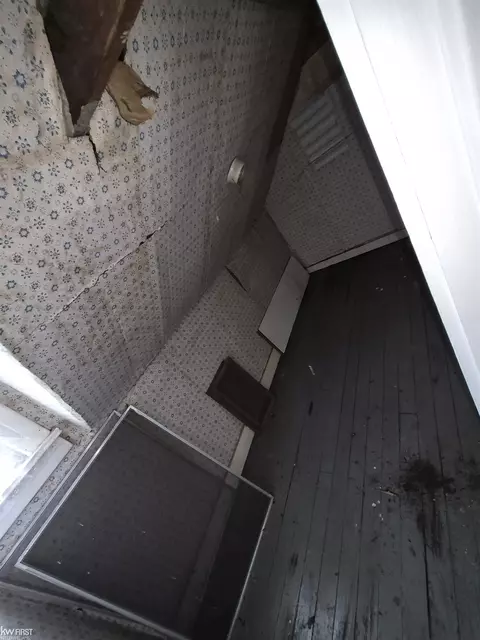 Entry Way - 662 Hall, Flint, MI 48503 photo 3 of 3