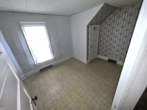 Bedroom - 662 Hall, Flint, MI 48503 photo 6 of 6