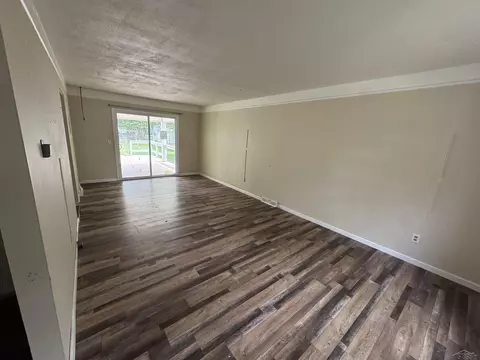 Living - 5380 River Rdg, Flushing, MI 48433 photo 2 of 2