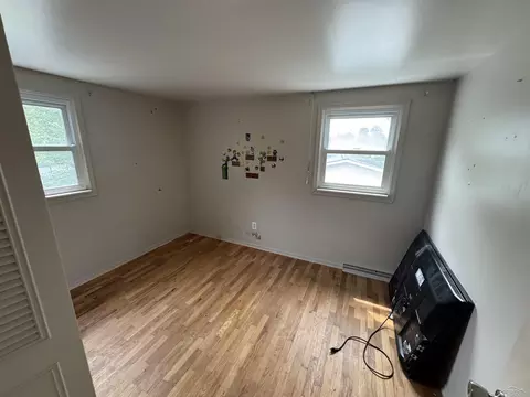 Bedroom - 5380 River Rdg, Flushing, MI 48433 photo 2 of 4