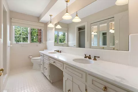 Bath - 40 Webber, Grosse Pointe Shores, MI 48236 photo 7 of 10