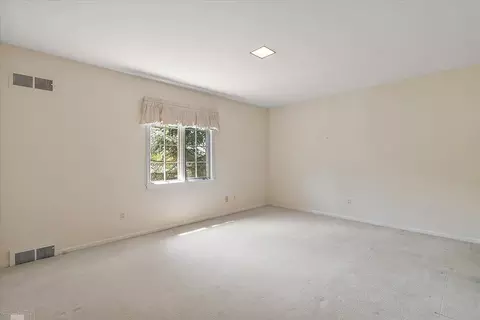 Bedroom - 40 Webber, Grosse Pointe Shores, MI 48236 photo 4 of 11