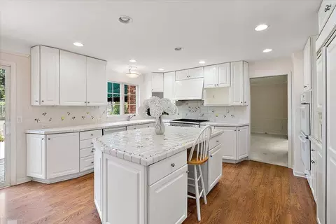 Kitchen - 40 Webber, Grosse Pointe Shores, MI 48236 photo 2 of 6