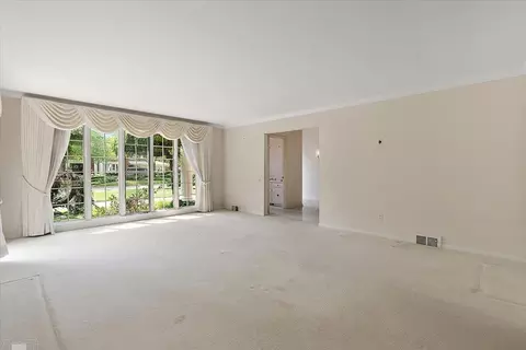 Living - 40 Webber, Grosse Pointe Shores, MI 48236 photo 3 of 9