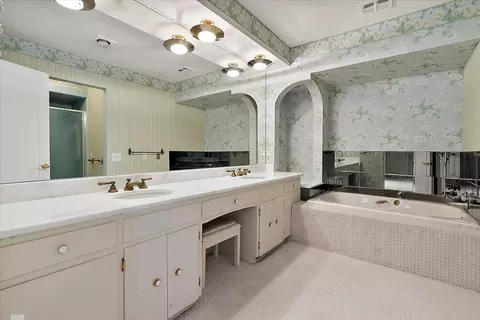Bath - 40 Webber, Grosse Pointe Shores, MI 48236 photo 5 of 10