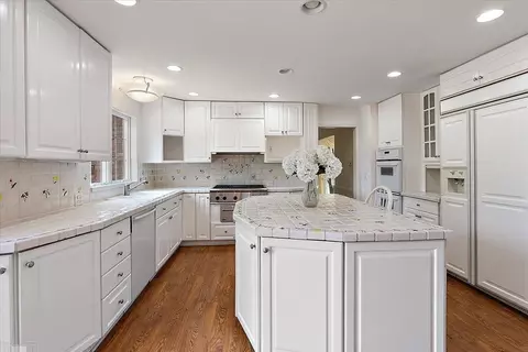 Kitchen - 40 Webber, Grosse Pointe Shores, MI 48236 photo 3 of 6