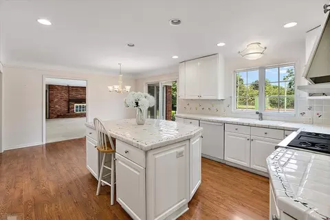 Kitchen - 40 Webber, Grosse Pointe Shores, MI 48236 photo 1 of 6