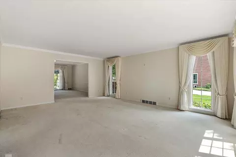Living - 40 Webber, Grosse Pointe Shores, MI 48236 photo 2 of 9
