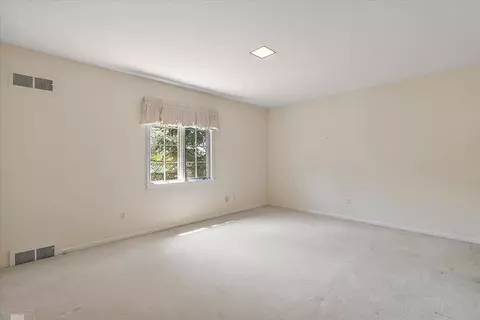 Bedroom - 40 Webber, Grosse Pointe Shores, MI 48236 photo 4 of 11