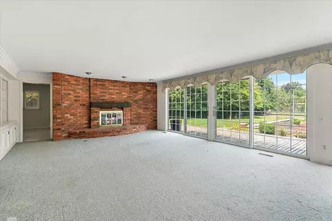 Living - 40 Webber, Grosse Pointe Shores, MI 48236 photo 7 of 9