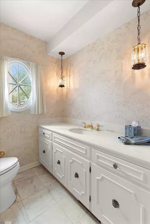 Bath - 40 Webber, Grosse Pointe Shores, MI 48236 photo 2 of 10