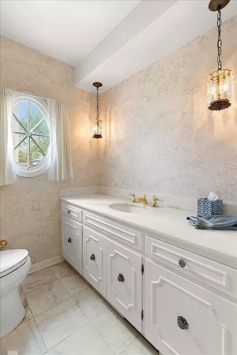 Bath - 40 Webber, Grosse Pointe Shores, MI 48236 photo 2 of 10