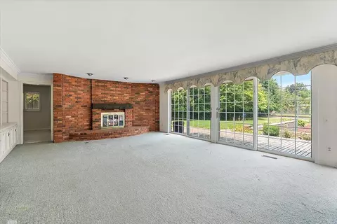 Living - 40 Webber, Grosse Pointe Shores, MI 48236 photo 8 of 10