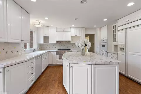 Kitchen - 40 Webber, Grosse Pointe Shores, MI 48236 photo 3 of 6
