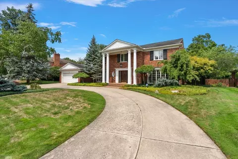 Exterior - 40 Webber, Grosse Pointe Shores, MI 48236 photo 3 of 11